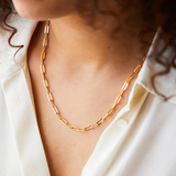 Collar de mujer con cadena de acero
