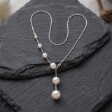 Collar Elegante con Perlas Colgantes