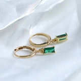 Elegantes aretes Louisa con esmeralda