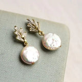 Elegantes aretes de perlas barrocas