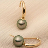 Elegantes aretes de perlas de oliva