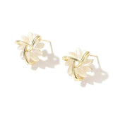 Pendientes Elegantes y Refinados con Flores de Ópalo en Oro