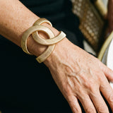 Brazalete dorado elegante doble