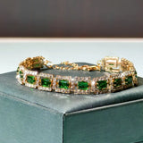 Elisa Esmeralda del Brazalete Dorado