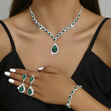 Conjunto completo de tres piezas de joyería para novias
