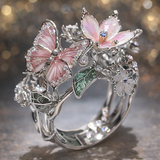 Anillo de mariposa brillante de la naturaleza con circonita