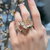 Anillo de mariposa brillante de la naturaleza con circonio