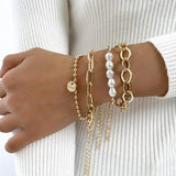 Pulseras doradas con margaritas