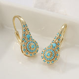 Pendientes de oro con clúster de turquesa