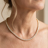 Collar de tenis dorado