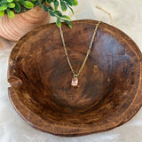 Collar con colgante en forma de esmeralda