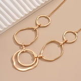 Collar con colgante, inspirado en la elegancia clásica
