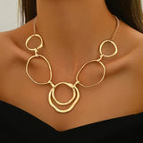 Collar con colgante, inspirado en la elegancia clásica