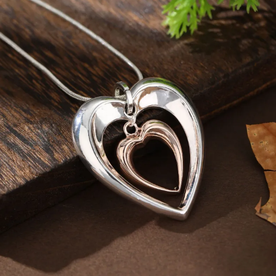 Collar con Corazón Colgante en Dos Tonos