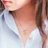Collar con luna colgante y gato