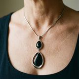 Collar con colgante retro y piedra negra