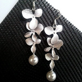 Collar y aretes en forma de flor de plata