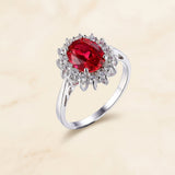 Anillo Clásico con Rubí y Bisel de Oro Blanco