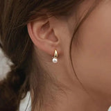 Pendientes de perlas pequeñas dorados