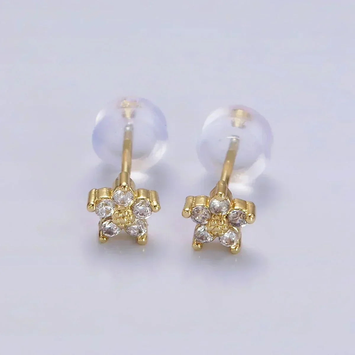 Pendientes de aro con delicado motivo floral