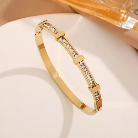 Pulsera Geométrica Abierta con Dos Capas de Circonio