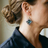 Pendientes de cristales azules en oro y plata