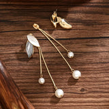 Pendientes en forma de hoja con margaritas