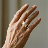Retro-Goldring con adornos de perlas