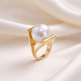 Retro-Goldring con adornos de perlas