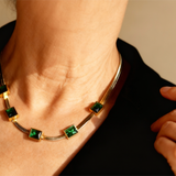 Collar retro con piedra preciosa verde