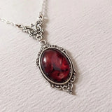 Collar retro con colgante de plata y cuarzo rojo