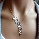 Collar Retro con Flor en Plata