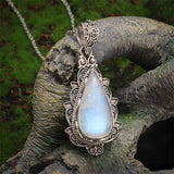 Collar retro con colgante de piedra luna