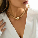 Collar retro con cuentas de colores en dorado