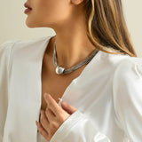 Collar retro con cuentas de colores en dorado