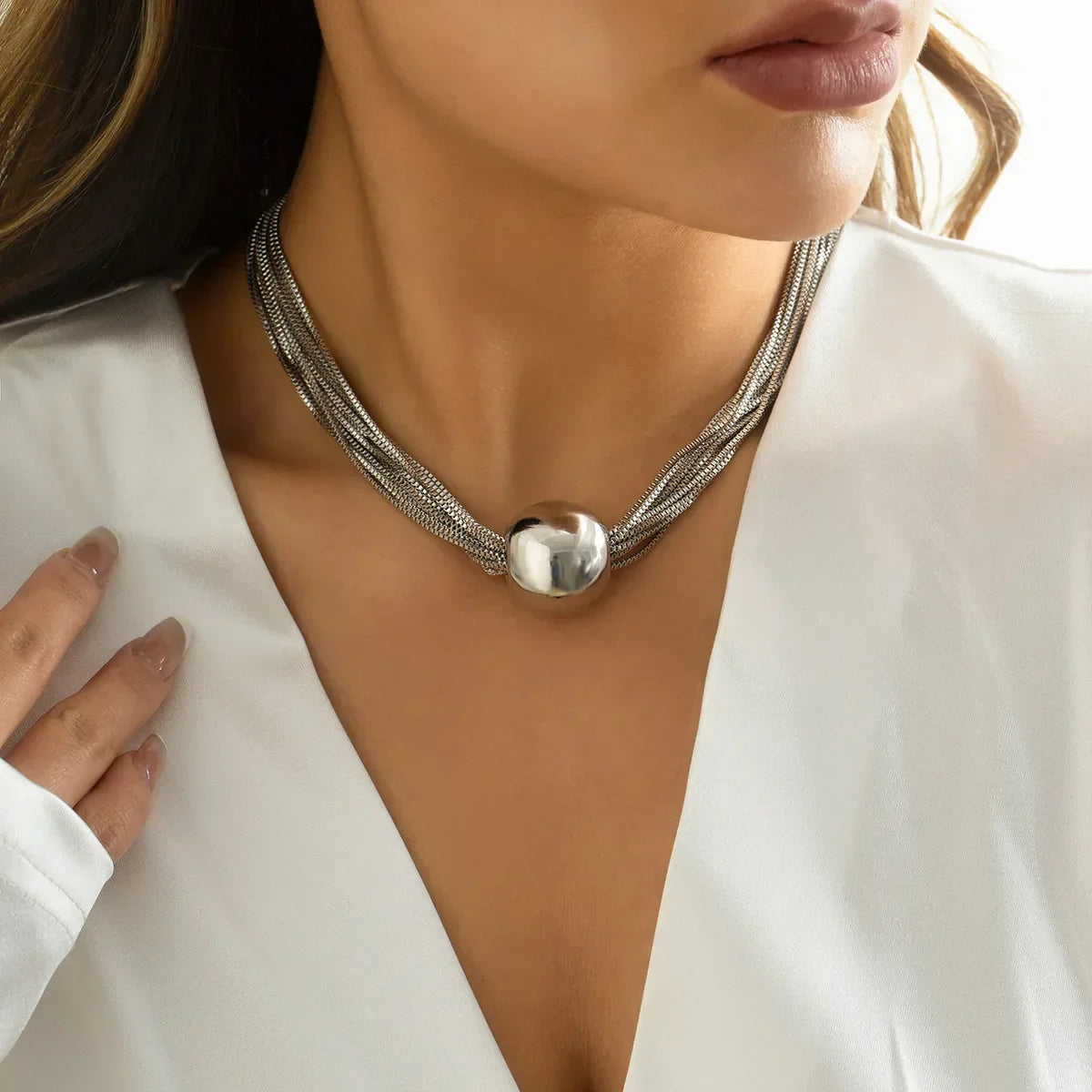 Collar retro con cuentas de colores en dorado