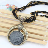 Collar retro con colgante etnológico de cristal verde