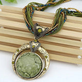 Collar retro con colgante etnológico de cristal verde