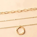 Cadena retro con capas de cadena y colgante dorado