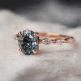 Anillo retro de oro rosa con zafiro