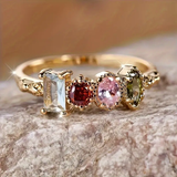 Anillo Retro con Piedras de Vidrio de Colores y Oro