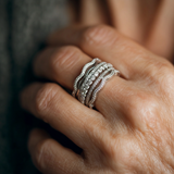 Anillo Retro con Circonitas en Capas