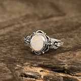 Anillo de plata retro con flores y ópalo