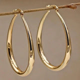 Pendientes retro dorados en forma de anillo