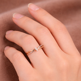 Anillo trenzado de oro rosa y plata