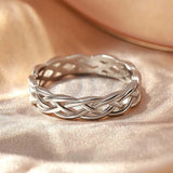 Anillo de latón trenzado en plata estampada