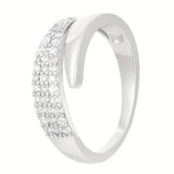 Anillo Elegante de Oro con Piedras Brillantes