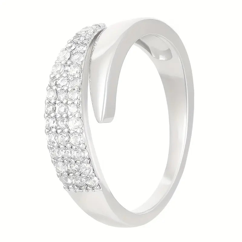 Anillo Elegante de Oro con Piedras Brillantes