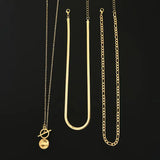 Collar de capa con monedas y textura