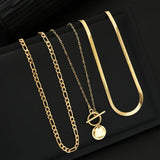 Collar de capa con monedas y textura